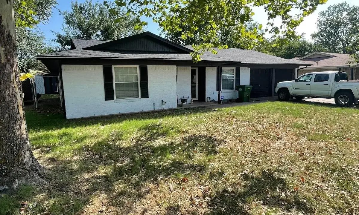Professional roofing crew working on a residential roof in Rio Pinar